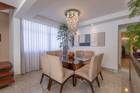 Apartamento à venda com 290m², 4 quartos e 4 vagas Apartamento à venda com 290m², 4 quartos e 4 vagasSala