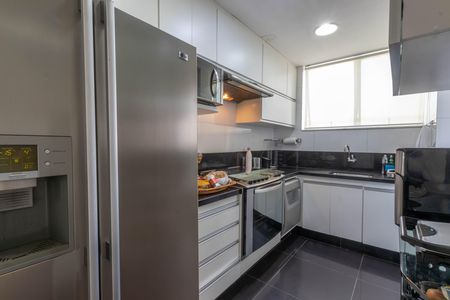 Apartamento à venda com 290m², 4 quartos e 4 vagas Apartamento à venda com 290m², 4 quartos e 4 vagasCozinha
