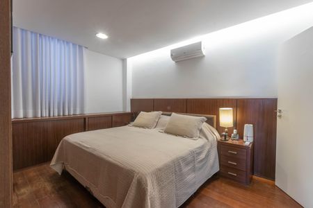 Apartamento à venda com 290m², 4 quartos e 4 vagas Apartamento à venda com 290m², 4 quartos e 4 vagasQuarto 4