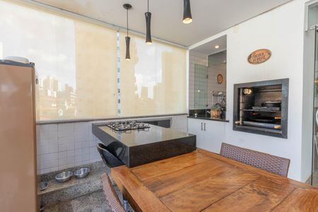 Apartamento à venda com 290m², 4 quartos e 4 vagas Apartamento à venda com 290m², 4 quartos e 4 vagasEspaço Gourmet