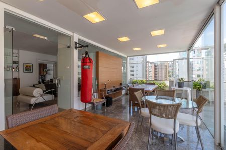 Apartamento à venda com 290m², 4 quartos e 4 vagas Apartamento à venda com 290m², 4 quartos e 4 vagasEspaço Gourmet