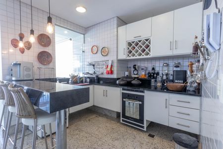 Apartamento à venda com 290m², 4 quartos e 4 vagas Apartamento à venda com 290m², 4 quartos e 4 vagasEspaço Gourmet