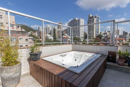 Apartamento à venda com 290m², 4 quartos e 4 vagas Apartamento à venda com 290m², 4 quartos e 4 vagasTerraço