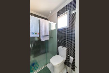 Casa de condomínio para alugar com 245m², 4 quartos e 4 vagas Casa de condomínio para alugar com 245m², 4 quartos e 4 vagasBanheiro da Suíte