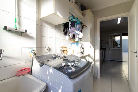 Casa de condomínio para alugar com 245m², 4 quartos e 4 vagas Casa de condomínio para alugar com 245m², 4 quartos e 4 vagasÁrea de Serviço
