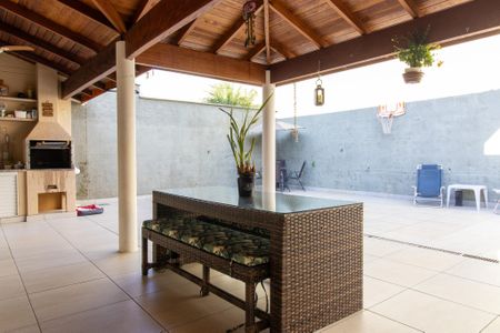 Casa de condomínio para alugar com 245m², 4 quartos e 4 vagas Casa de condomínio para alugar com 245m², 4 quartos e 4 vagasÁrea externa
