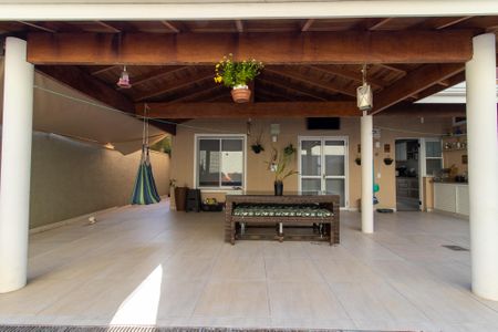 Casa de condomínio para alugar com 245m², 4 quartos e 4 vagas Casa de condomínio para alugar com 245m², 4 quartos e 4 vagasÁrea externa