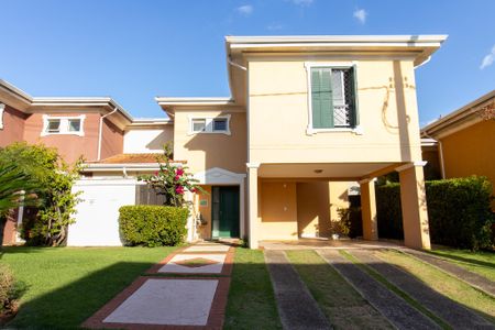 Casa de condomínio para alugar com 245m², 4 quartos e 4 vagas Casa de condomínio para alugar com 245m², 4 quartos e 4 vagasFachada