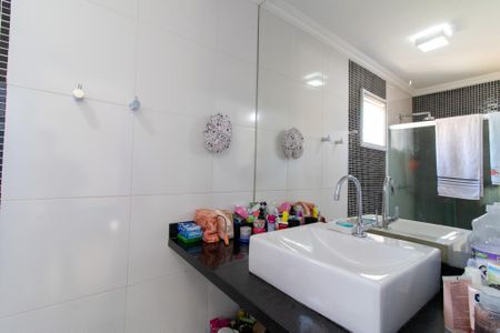 Casa de condomínio para alugar com 245m², 4 quartos e 4 vagas Casa de condomínio para alugar com 245m², 4 quartos e 4 vagasBanheiro da Suíte