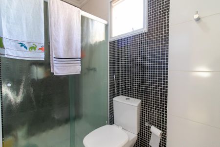 Casa de condomínio para alugar com 245m², 4 quartos e 4 vagas Casa de condomínio para alugar com 245m², 4 quartos e 4 vagasBanheiro da Suíte