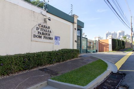 Casa de condomínio para alugar com 245m², 4 quartos e 4 vagas Casa de condomínio para alugar com 245m², 4 quartos e 4 vagasFachada