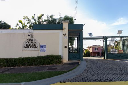 Casa de condomínio para alugar com 245m², 4 quartos e 4 vagas Casa de condomínio para alugar com 245m², 4 quartos e 4 vagasFachada