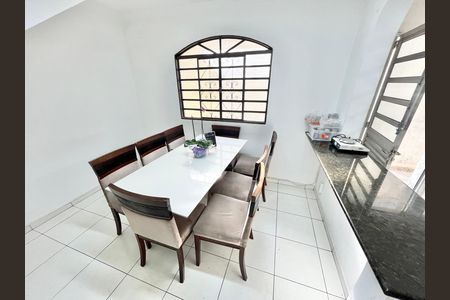Casa para alugar com 159m², 3 quartos e 2 vagas Casa para alugar com 159m², 3 quartos e 2 vagasSala de Jantar