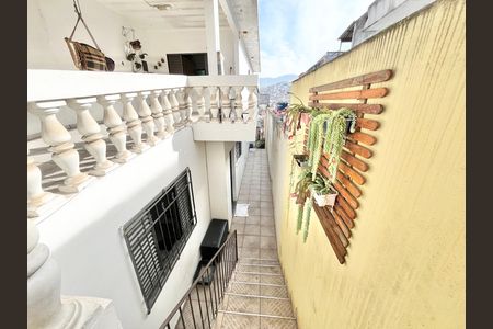 Casa para alugar com 159m², 3 quartos e 2 vagas Casa para alugar com 159m², 3 quartos e 2 vagasEscada