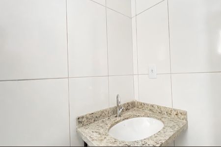 Banheiro de apartamento para alugar com 1 quarto, 27m² em Vila Sao Geraldo, São Paulo