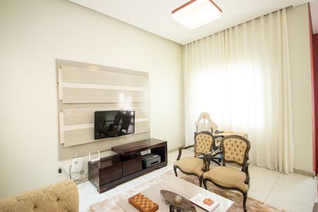 Sala de casa à venda com 3 quartos, 300m² em Europa, Contagem