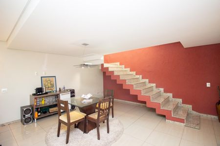 Casa para alugar com 300m², 3 quartos e 6 vagas Casa para alugar com 300m², 3 quartos e 6 vagasSala de Jantar