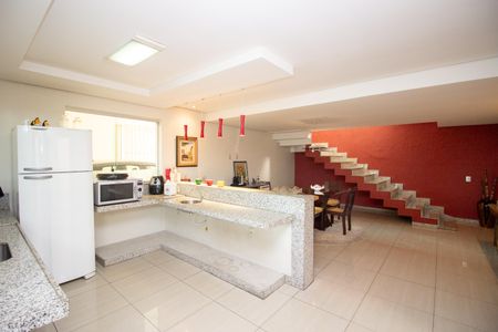 Casa para alugar com 300m², 3 quartos e 6 vagas Casa para alugar com 300m², 3 quartos e 6 vagasCozinha e Área de Serviço