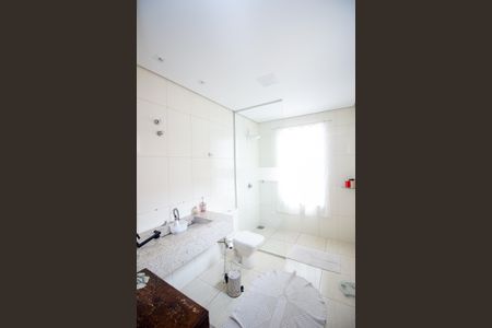Casa para alugar com 300m², 3 quartos e 6 vagas Casa para alugar com 300m², 3 quartos e 6 vagasBanheiro da Suíte