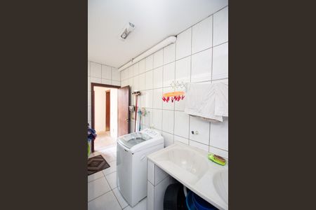 Casa para alugar com 300m², 3 quartos e 6 vagas Casa para alugar com 300m², 3 quartos e 6 vagasCozinha e Área de Serviço