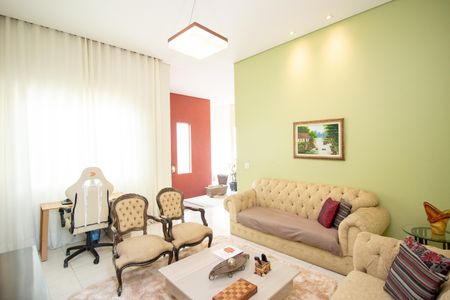 Sala de casa à venda com 3 quartos, 300m² em Europa, Contagem