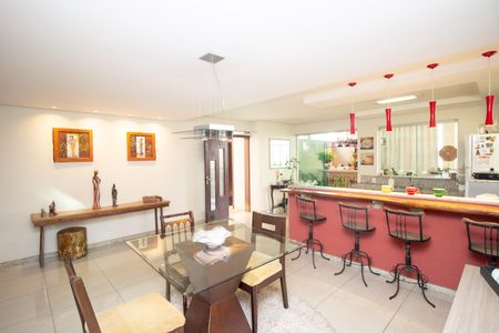 Casa para alugar com 300m², 3 quartos e 6 vagas Casa para alugar com 300m², 3 quartos e 6 vagasSala de Jantar