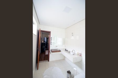 Casa para alugar com 300m², 3 quartos e 6 vagas Casa para alugar com 300m², 3 quartos e 6 vagasBanheiro da Suíte
