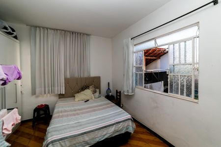 Casa à venda com 366m², 5 quartos e 3 vagas Casa à venda com 366m², 5 quartos e 3 vagasQuarto 2