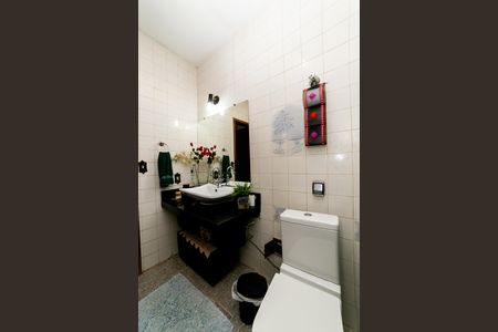 Casa à venda com 366m², 5 quartos e 3 vagas Casa à venda com 366m², 5 quartos e 3 vagasBanheiro Social