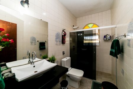 Casa à venda com 366m², 5 quartos e 3 vagas Casa à venda com 366m², 5 quartos e 3 vagasBanheiro Social