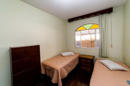 Casa à venda com 366m², 5 quartos e 3 vagas Casa à venda com 366m², 5 quartos e 3 vagasQuarto 1