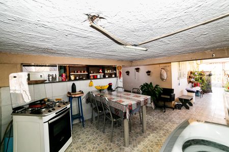 Casa à venda com 366m², 5 quartos e 3 vagas Casa à venda com 366m², 5 quartos e 3 vagasCozinha