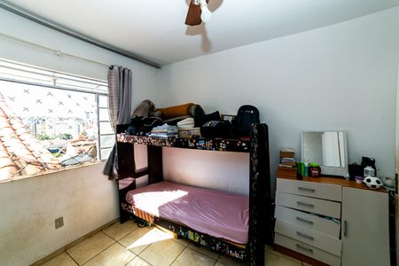 Casa à venda com 366m², 5 quartos e 3 vagas Casa à venda com 366m², 5 quartos e 3 vagasQuarto 5