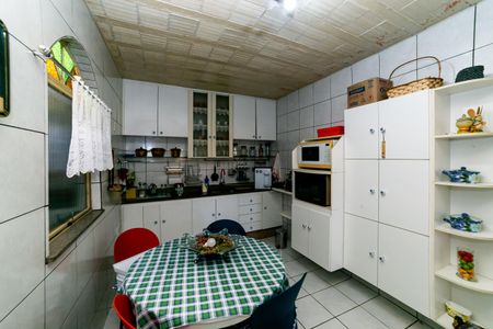 Casa à venda com 366m², 5 quartos e 3 vagas Casa à venda com 366m², 5 quartos e 3 vagasCozinha