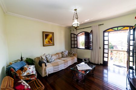 Casa à venda com 366m², 5 quartos e 3 vagas Casa à venda com 366m², 5 quartos e 3 vagasSala