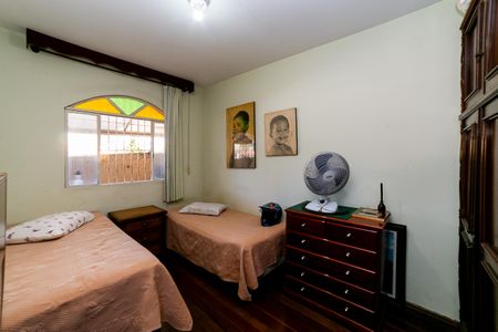 Casa à venda com 366m², 5 quartos e 3 vagas Casa à venda com 366m², 5 quartos e 3 vagasQuarto 1