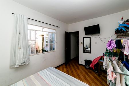 Casa à venda com 366m², 5 quartos e 3 vagas Casa à venda com 366m², 5 quartos e 3 vagasQuarto 2