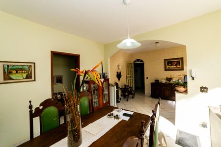 Casa à venda com 366m², 5 quartos e 3 vagas Casa à venda com 366m², 5 quartos e 3 vagasCopa