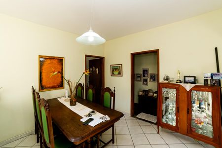 Casa à venda com 366m², 5 quartos e 3 vagas Casa à venda com 366m², 5 quartos e 3 vagasCopa