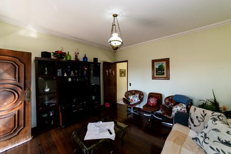 Casa à venda com 366m², 5 quartos e 3 vagas Casa à venda com 366m², 5 quartos e 3 vagasSala