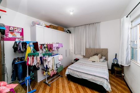 Casa à venda com 366m², 5 quartos e 3 vagas Casa à venda com 366m², 5 quartos e 3 vagasQuarto 2