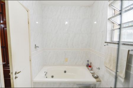 Casa à venda com 200m², 4 quartos e 1 vaga Casa à venda com 200m², 4 quartos e 1 vagaBanheiro da Suíte