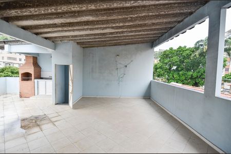 Casa à venda com 200m², 4 quartos e 1 vaga Casa à venda com 200m², 4 quartos e 1 vagaTerraço