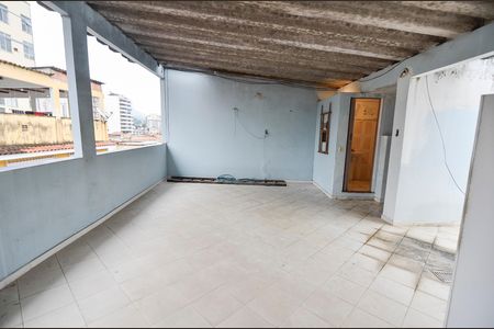 Casa à venda com 200m², 4 quartos e 1 vaga Casa à venda com 200m², 4 quartos e 1 vagaTerraço