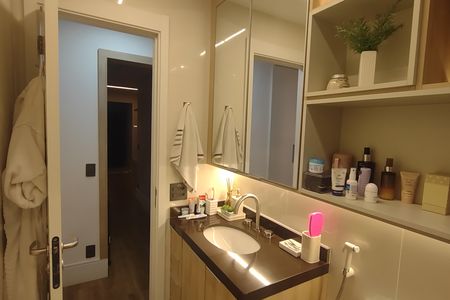 Apartamento à venda com 90m², 2 quartos e 2 vagas Apartamento à venda com 90m², 2 quartos e 2 vagasBanheiro da Suíte 1