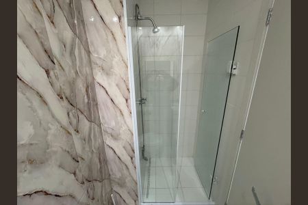 Apartamento para alugar com 55m², 2 quartos e 1 vaga Apartamento para alugar com 55m², 2 quartos e 1 vagaBanheiro da Suíte