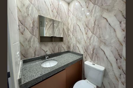 Apartamento para alugar com 55m², 2 quartos e 1 vaga Apartamento para alugar com 55m², 2 quartos e 1 vagaBanheiro da Suíte