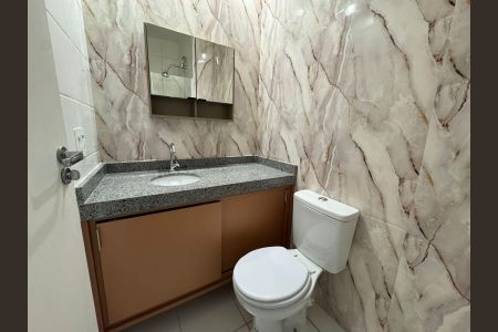 Apartamento para alugar com 55m², 2 quartos e 1 vaga Apartamento para alugar com 55m², 2 quartos e 1 vagaBanheiro da Suíte