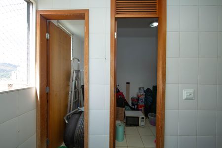 Apartamento à venda com 106m², 3 quartos e 3 vagasQUARTO E BANHO DE EMPREGADA
