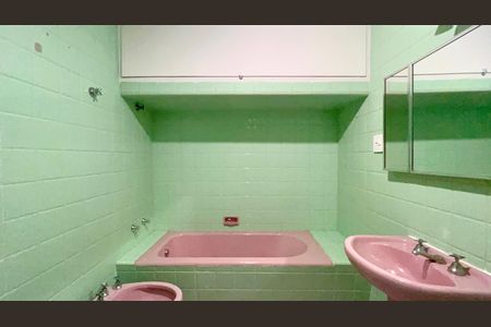 Apartamento para alugar com 156m², 3 quartos e 1 vaga Apartamento para alugar com 156m², 3 quartos e 1 vagaBanheiro da Suíte